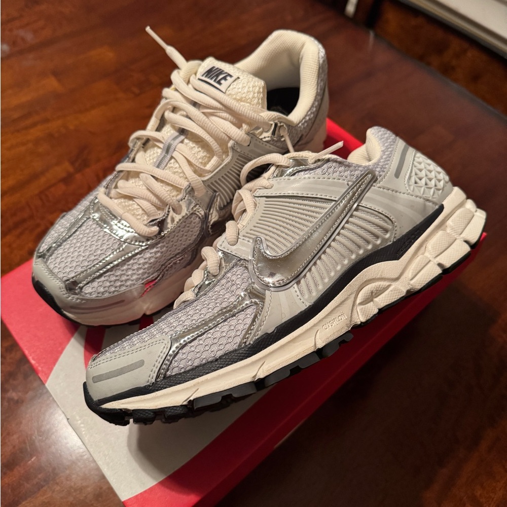 Men’s Nike Zoom Vomero 5 Photon Dust Chrome Size 11